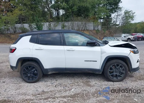 2024 Jeep Compass Latitude 4X4 из США, поврежденный, VIN 3C4NJDBN7RT115987